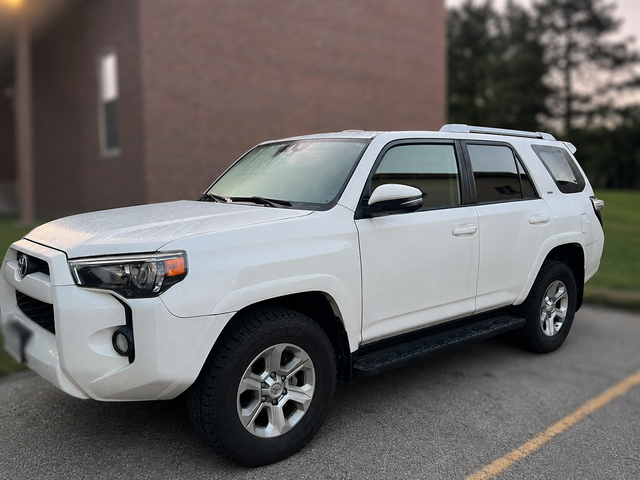 2018 Toyota 4Runner SR5 Premium 4WD – 105k KM – Clean History