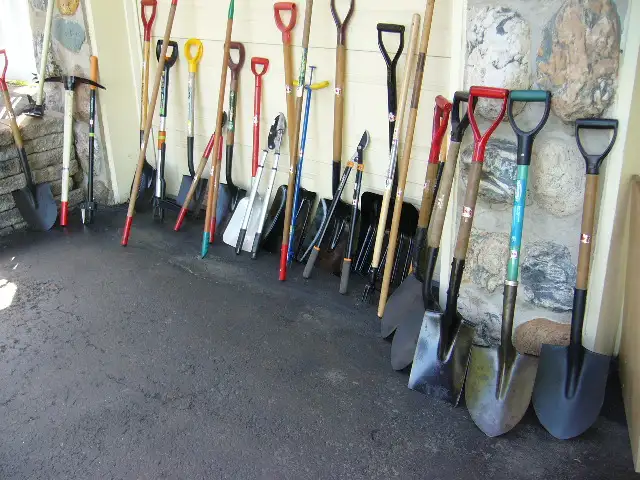 Tool Selection: Shovels, Hammers, Rakes, Trowels, Bolt Cutters