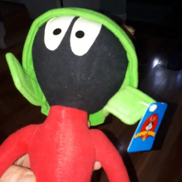 90s Marvin the Martian 22 inches , X Large size in Toys & Games in Ottawa - Image 4