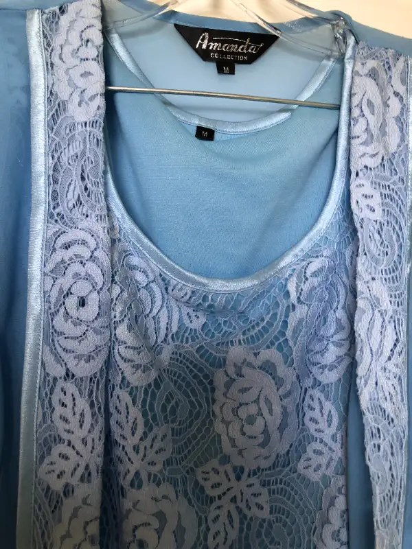 DELICATE Girls’/Young ladies’ BLUE TOP AND JACKET in Women's - Tops & Outerwear in City of Toronto - Image 2