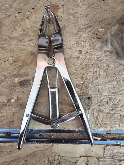 These KAMER hose clamp pliers are designed to make removing and installing hose clamps easier. The t...