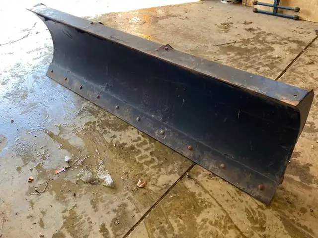 John Deere LPB72JD1 72" snow blade in Other in London - Image 2