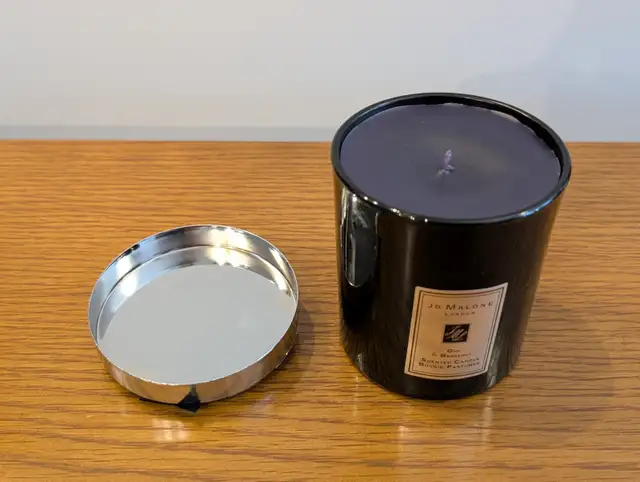NEW: Jo Malone London Oud & Bergamot Scented Candle in Home Décor & Accents in City of Toronto - Image 4