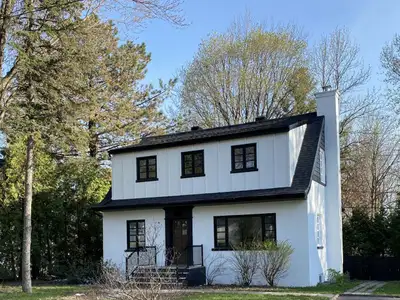 CHAMBRE MEUBLÉE AVEC TV ET WIFI INCLUS A Montréal Est, Dans une maison unifamiliale Internet haute v...