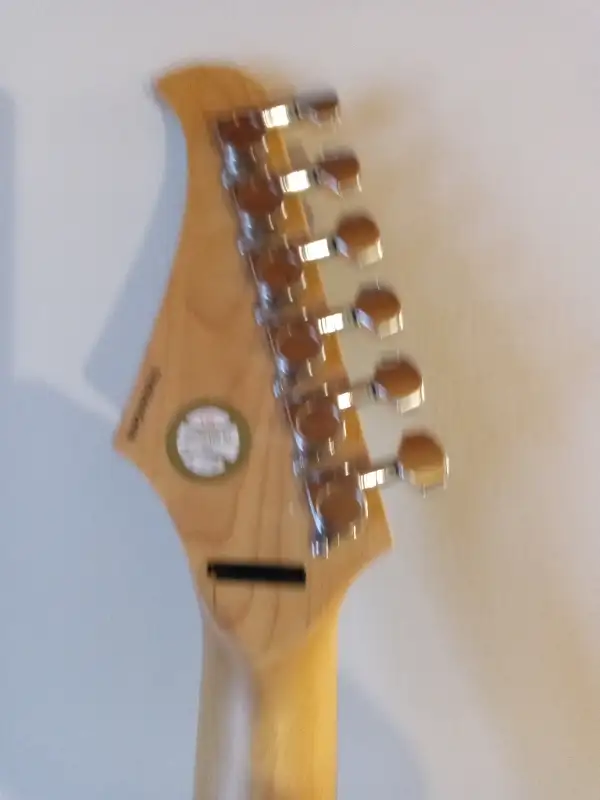 SILVERSTONE BLACK\WHITE ELECTRIC GUITAR in Guitars in City of Halifax - Image 7