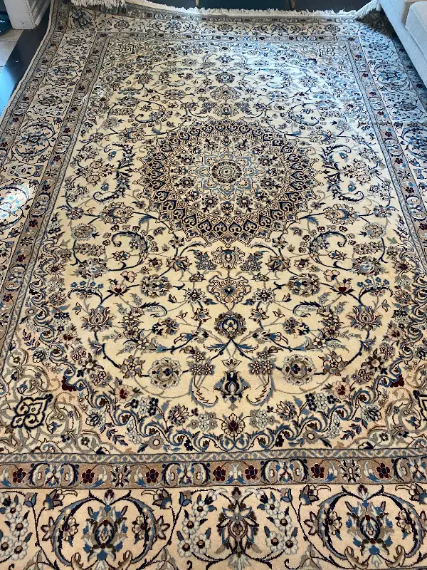 Authentic Persian Naeen handmade rug (Iran) in Rugs, Carpets & Runners in Markham / York Region - Image 4