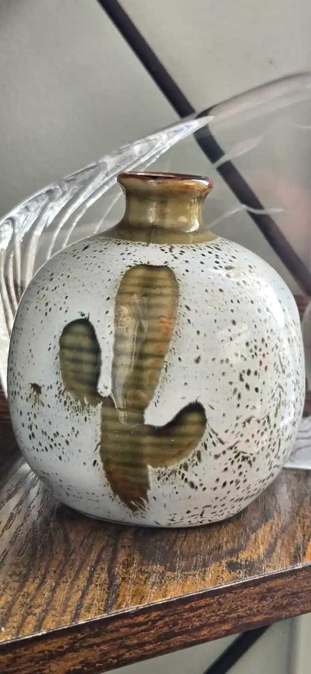 70s JAPAN CACTUS THEMED BUD VASE  FANTASTIC SHAPE in Arts & Collectibles in St. Albert - Image 3