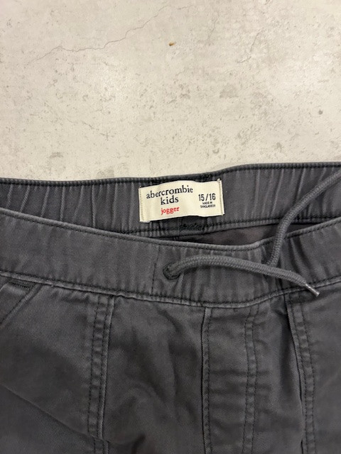 Boy's Abercrombie Joggers Size15 in Kids & Youth in Hamilton - Image 2