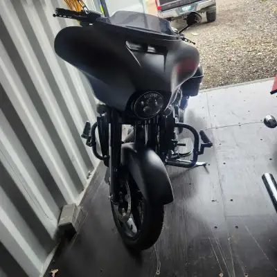Riding season is basically here, why not scoop up this 2016 street glide with only 13xxxkms. Not cur...
