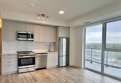 2+1 Condo in Newmarket near Yonge St/Davis Dr for $2900
