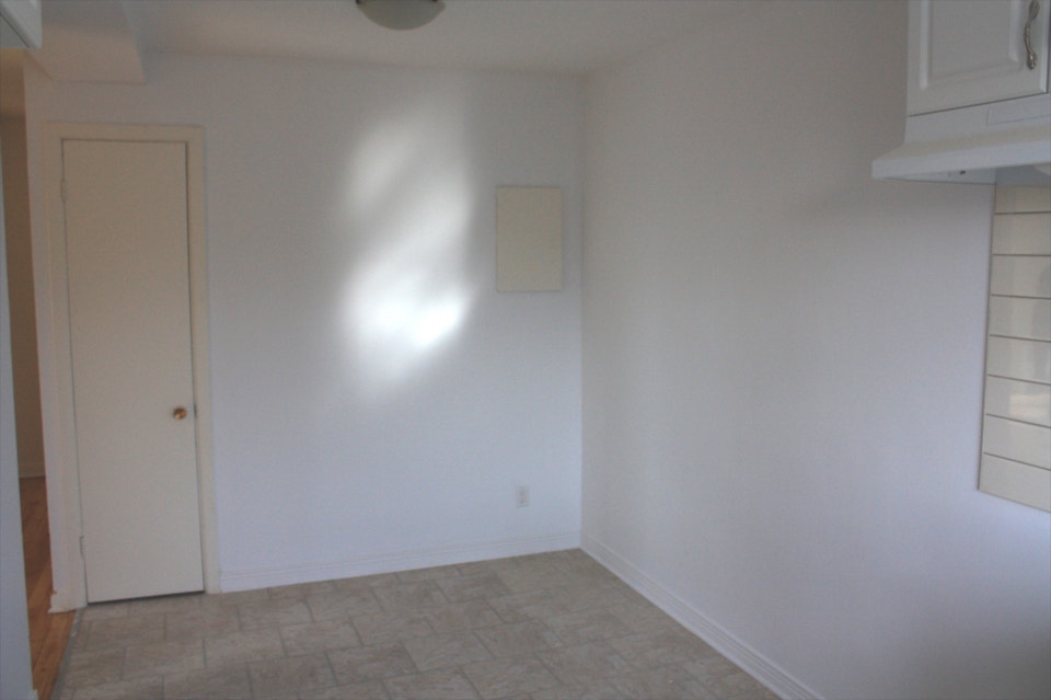 Beautiful 4 1/2 Located in the Heart of LaSalle 4