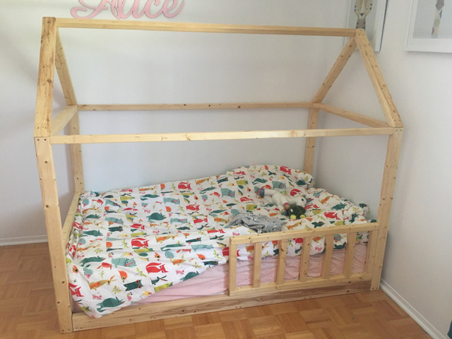 Lit maisonnette simple fait maison in Beds & Mattresses in Gatineau