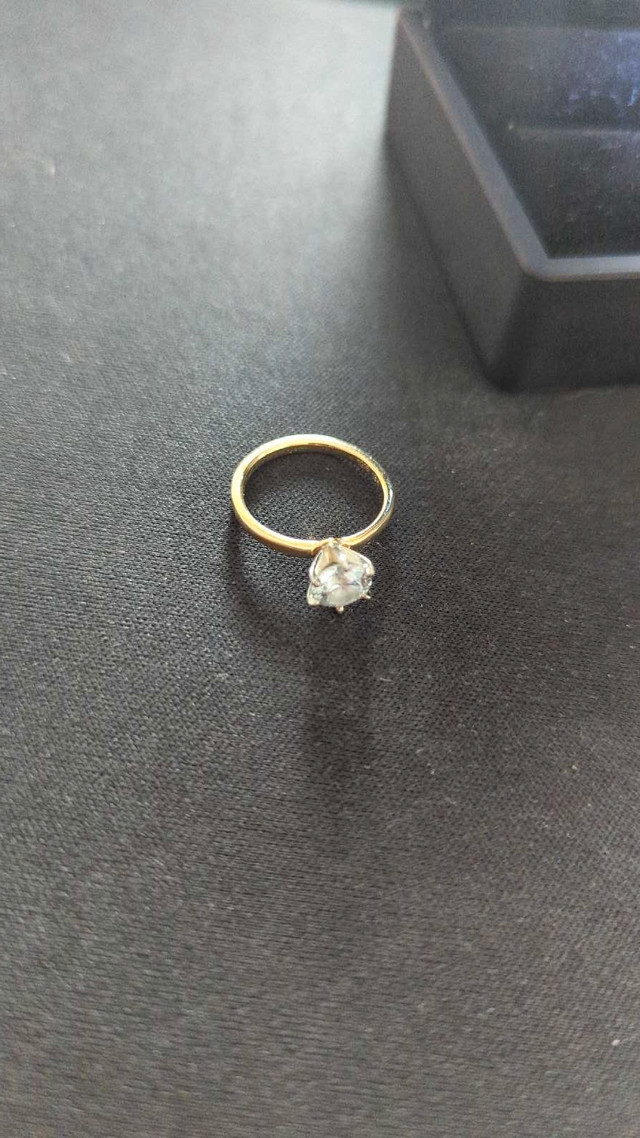 Engagement ring round cut diamond 1.03 carat. 18k yellow gold. in Jewellery & Watches in Markham / York Region - Image 4