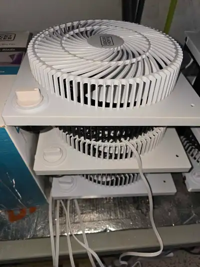 https://www.homedepot.ca/product/black-decker-portable-9-inch-box-fan-3-speed-settings-self-standing...