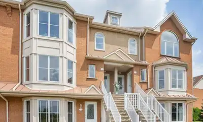 Bright 2 bedrooms Condo, Renovated in 2022 – 89 m² – Built in 2005 – Prime Location Room Measurement...