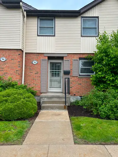STUDENTS! Clean and well cared-for townhome with local owner in a beautiful neighborhood just minute...