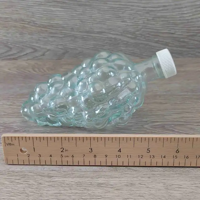 VINTAGE 1970s pair Glass Grape Clusters Decanters GREEN & CLEAR in Arts & Collectibles in City of Toronto - Image 9