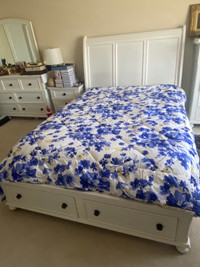 Queen size bedroom set for sale (with storage)!! 