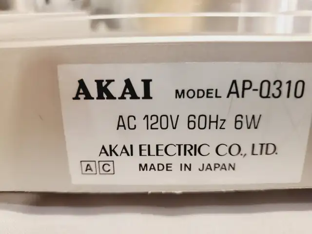 Akai AP-Q310 Record Player Turntable in Stereo Systems & Home Theatre in Mississauga / Peel Region - Image 9