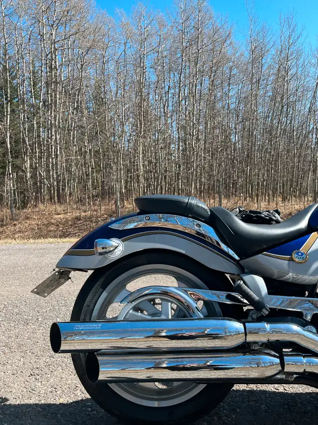 2005 Victory Vegas 8 Ball. In Great Shape! Low mileage.. in Street, Cruisers & Choppers in Calgary - Image 6