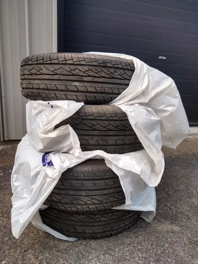 4 pneus d'été, utilisé un demi été 225/60R18