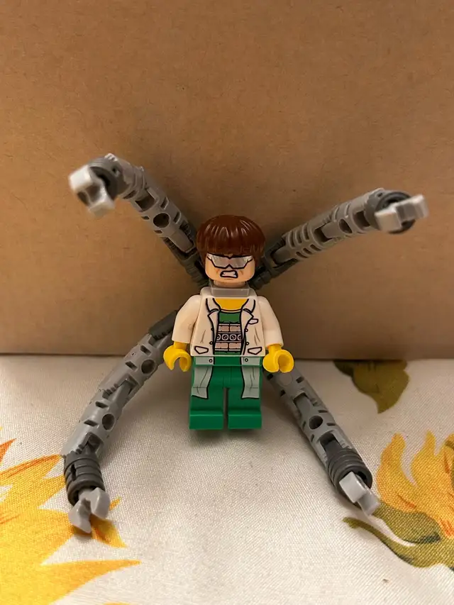 Authentic LEGO Dr. Octopus (Otto Octavius) / Doc Ock. Minifigure in Toys in Oshawa / Durham Region - Image 2