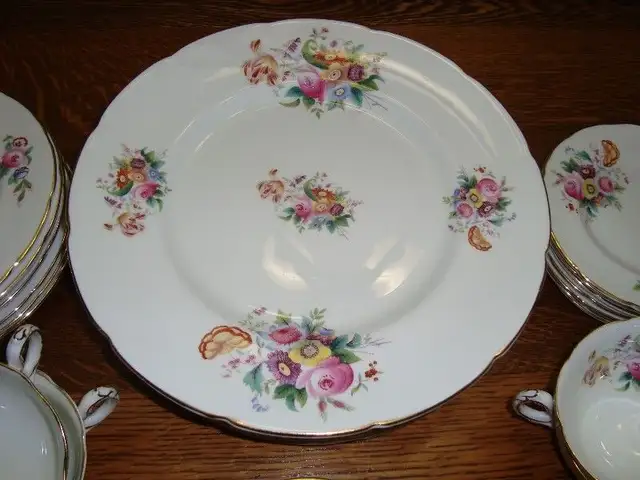 QUALITY COALPORT ENGLISH FINE CHINA SETTING FOR 8 in Arts & Collectibles in Norfolk County - Image 3