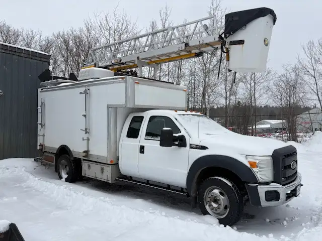 2012 Ford F450 Cube truck with RH aerial ladder in Cars & Trucks in Kenora - Image 2