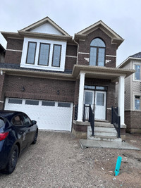 4 bed 2.5 bath Upper level for rent in barrie $2675