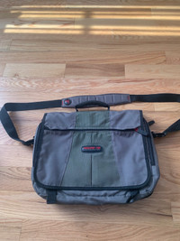 Truck & Co by Samsonite computer bag 17 inches 