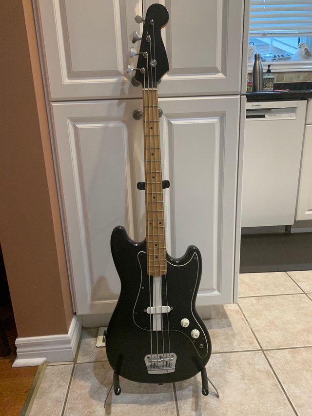 Squier Bass Guitar Guitars St. Catharines Kijiji
