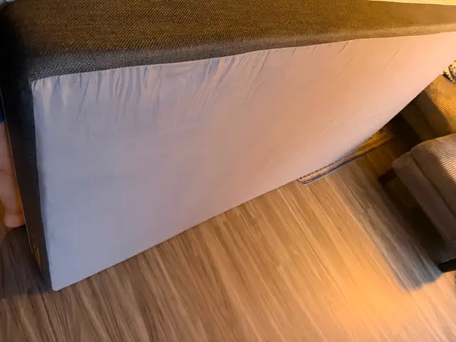 Matelas twin  / mattress twin 50$ in Beds & Mattresses in Longueuil / South Shore - Image 2