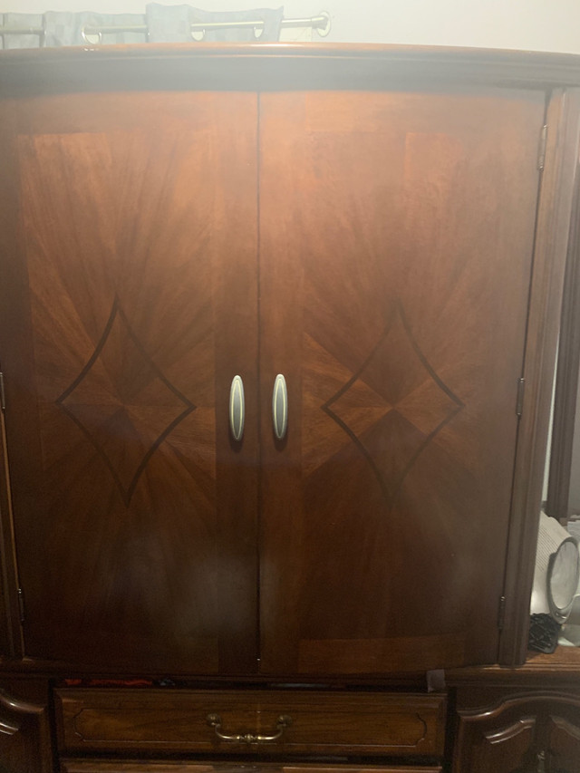 Solid wood Dresser, Wardrobe and mirrors, pole in wardrobe Dressers