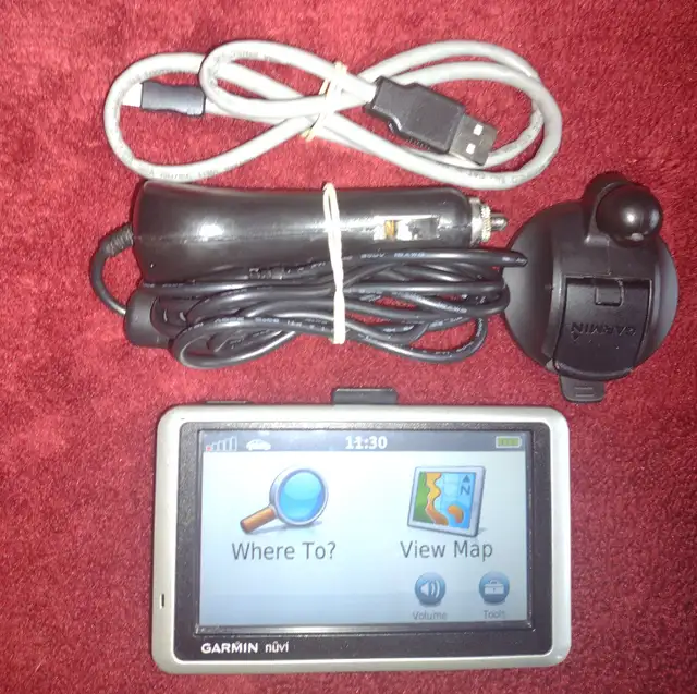 Garmin nuvi 1300 4.3″ GPS Free Maps 8 GB micro SD in General Electronics in City of Montréal - Image 2
