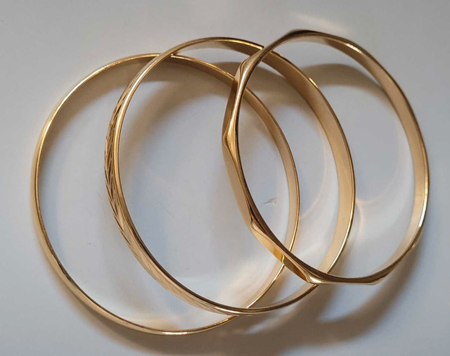 Set of 3 - Gold Tone Bangle Bracelet  - 2.75 inches Diameter  in Jewellery & Watches in Oshawa / Durham Region - Image 2
