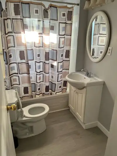 3 spacious Bedroom apartment for rent. Parking available. Rent for $2000 plus hydro. Available for O...