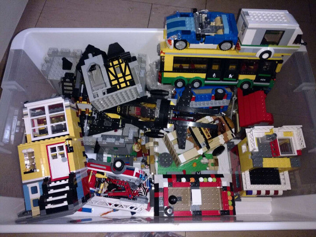 100% genuine RANDOM Lego set (95-100% finished) bulk lot by pond in Toys & Games in City of Toronto - Image 4