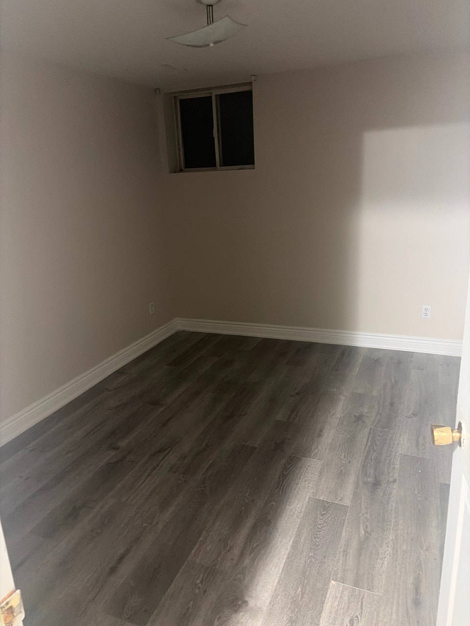 Newly Renovated One Bedroom Basement (Brampton) 3