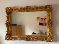 Grand miroir de bois orné à vendre