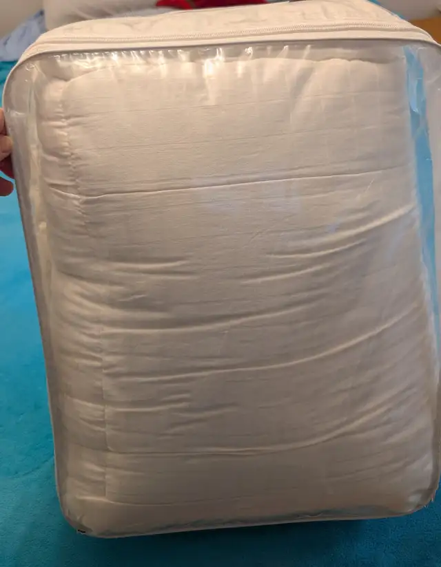 FULL/QUEEN DUVET & COVER in Bedding in Barrie - Image 6