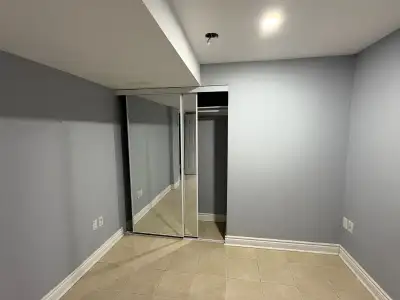 1 large bedroom for rent is available immediatly.