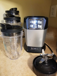 Nutri Ninja blend w/ 3 blending cups and blade