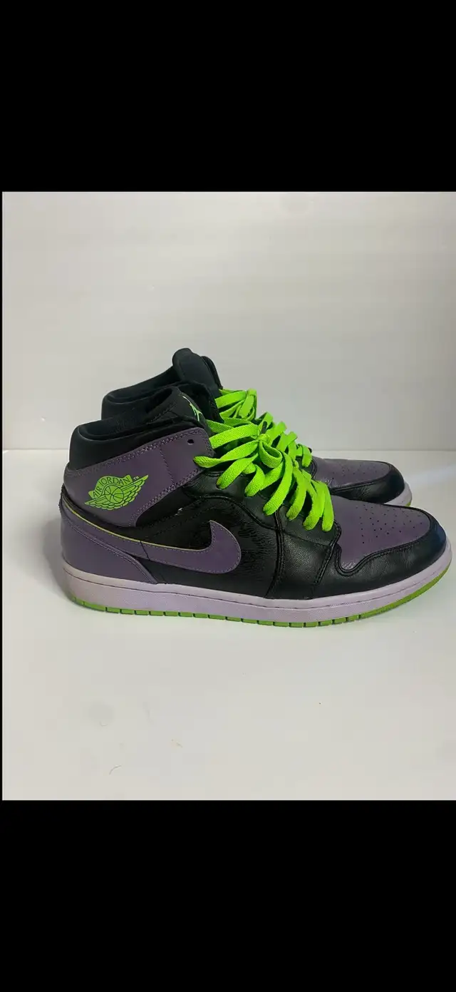 Air Jordan 1 Mid in Men's Shoes in Mississauga / Peel Region - Image 4