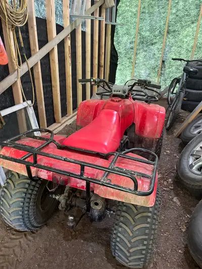 1990 Honda fourtrax 300, new paint Ridin a lot, great condition