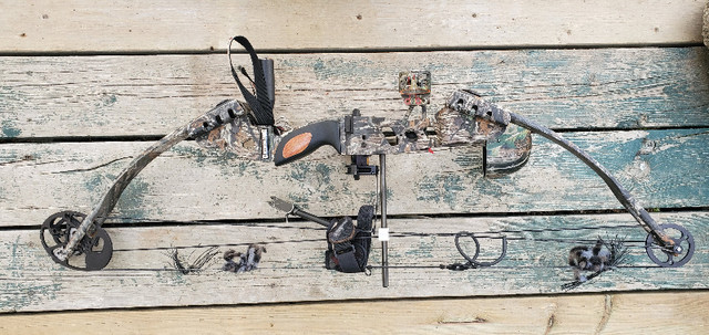 Compound Bow Browning Rage 27''-30'', 60-70 Lbs Rh Right Handed in Fishing, Camping & Outdoors in Whitehorse - Image 2