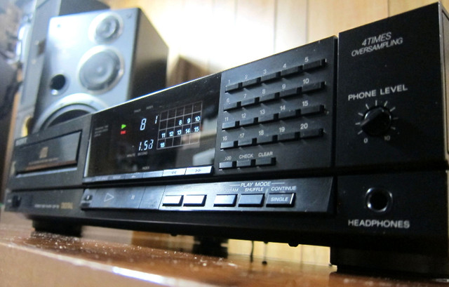 SONY CDP-750 HIGH-END CD PLAYER TDA-1541A DAC * JAPAN * in Stereo Systems & Home Theatre in Ottawa