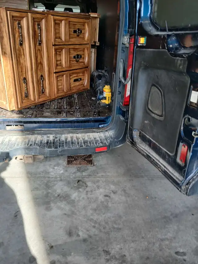 Moving services. And delivery.Service63735895904897124