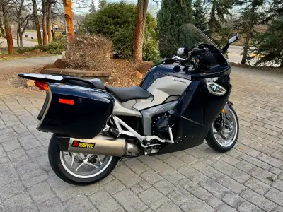 Immaculate and meticulously maintained. Only 25,500km, looks, rides and runs like new. Every availab...