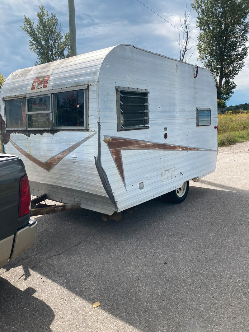 1962 retro 12’ camper trailer small lightweight old classic. Park