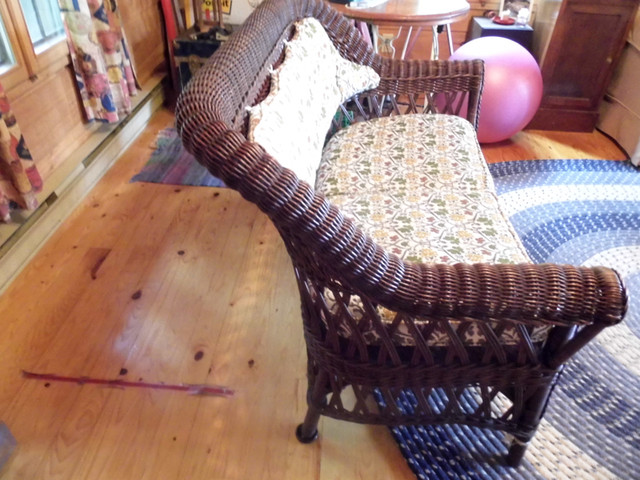 Antique Wicker Love-seat in Other in Ottawa - Image 2